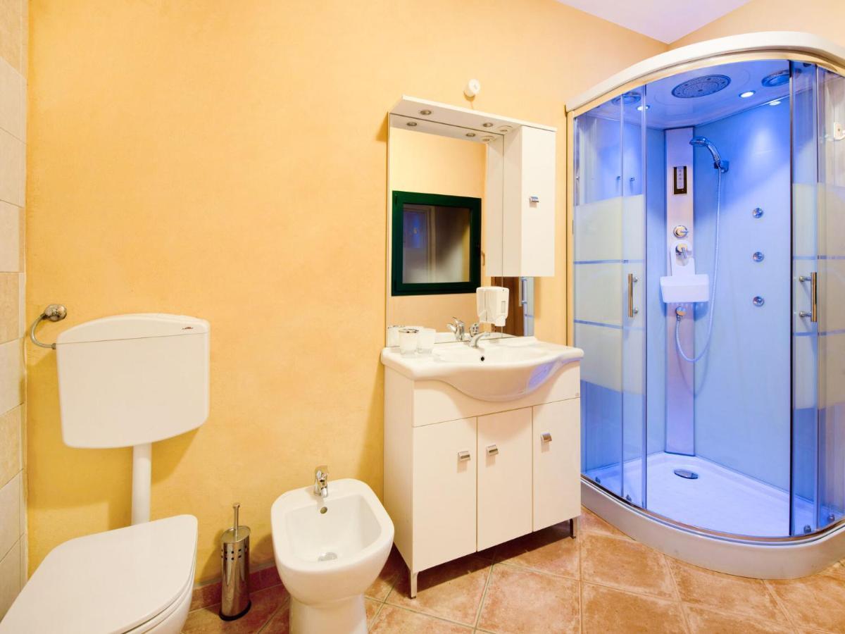 Beautiful Chalet With Swimming Pool In Lombardy Villa Marone Luaran gambar
