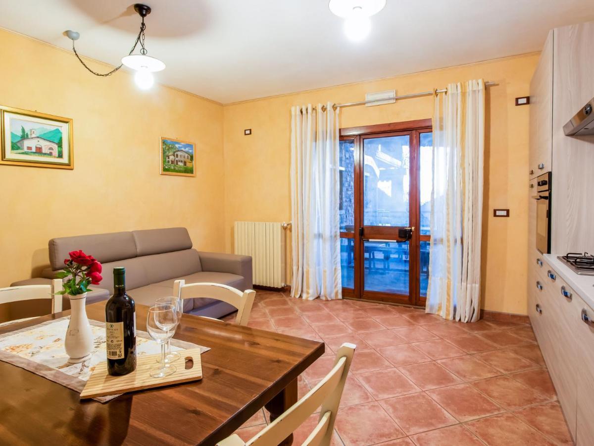 Beautiful Chalet With Swimming Pool In Lombardy Villa Marone Luaran gambar