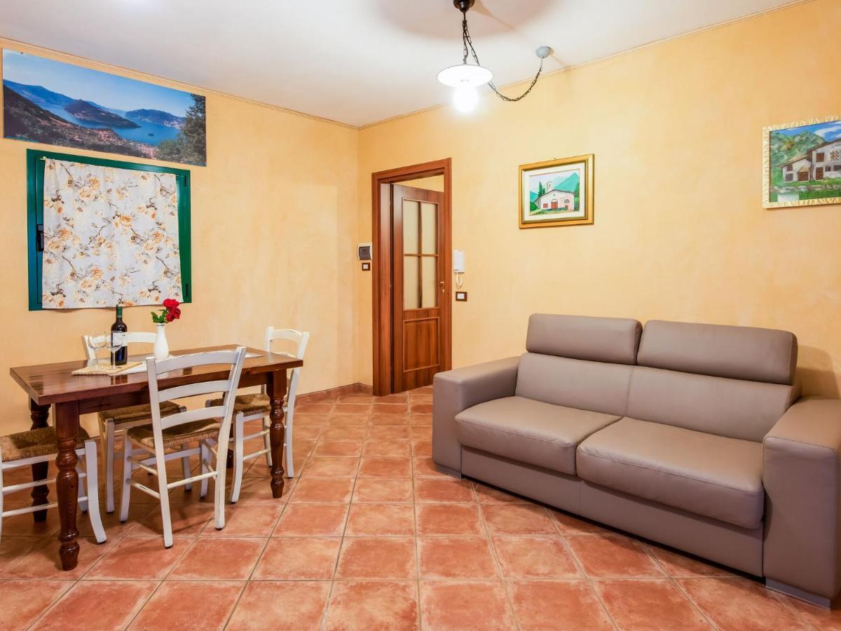 Beautiful Chalet With Swimming Pool In Lombardy Villa Marone Luaran gambar