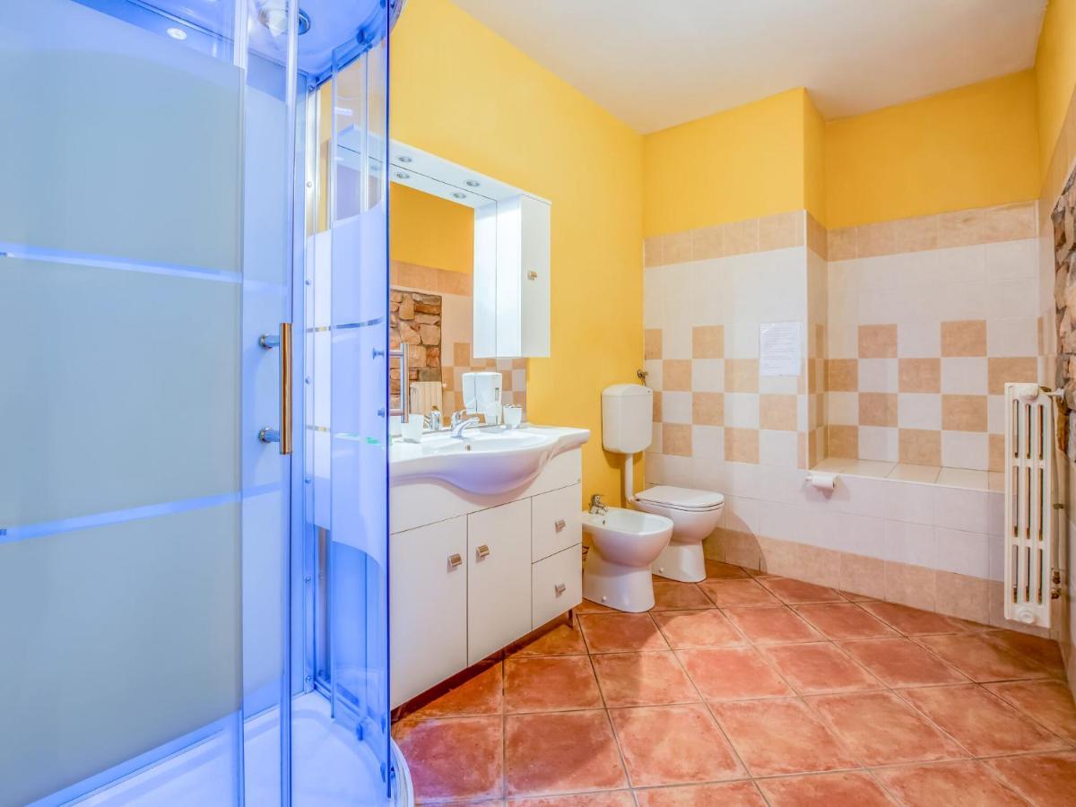 Beautiful Chalet With Swimming Pool In Lombardy Villa Marone Luaran gambar